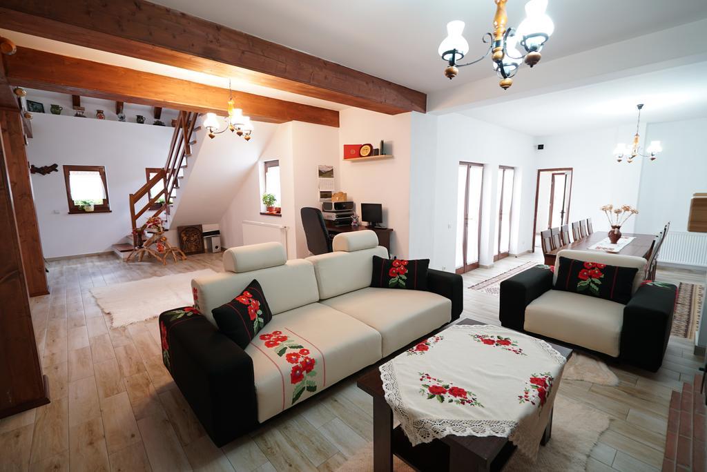 Hotel Casa Bunicii à Moisei Extérieur photo